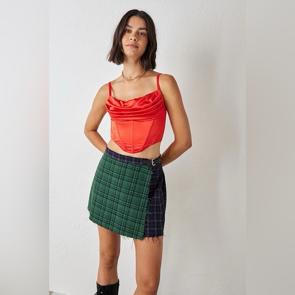 NWOT Urban outfitters UO Lexi Satin Cowl Corset Top Red Satin - Picture 4 of 9